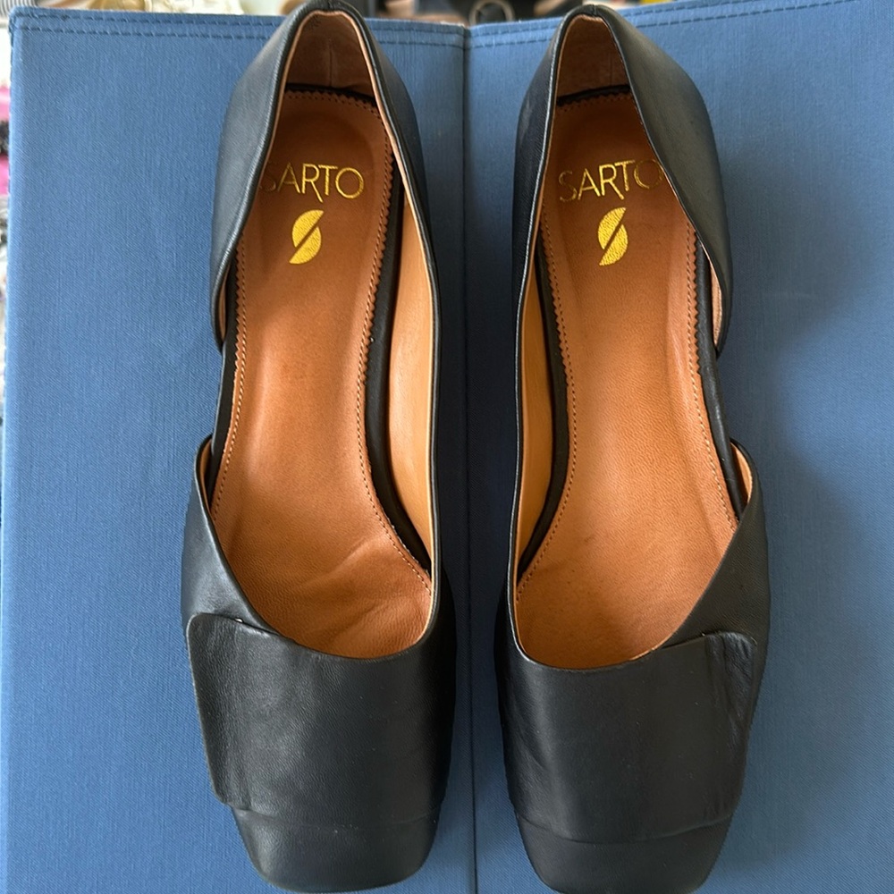 Sarto by Franco Sarto - Stylish black leather flat Size 10M